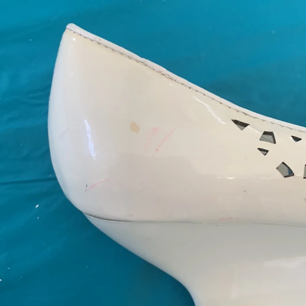Anne Klein summer shoes. Feminine wedge style  in cream/off white. Size 7..5.